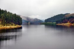 Derwent or Howden Reservoir and one of the Towers April 2008 Wallpaper