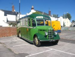 Old Bedford Bus Wallpaper