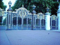 Buckingham Palace Gates Wallpaper