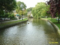 Bourton on the Water Wallpaper