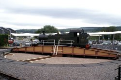 Engine 5553 on the turntable. Wallpaper