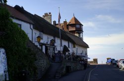 Old thatched houses, now a pub and a shop. Wallpaper