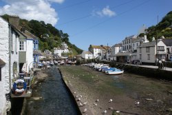 Polperro Harbour tide out Wallpaper