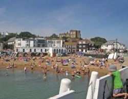 The Beach at Broadstairs, Kent Wallpaper