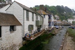 Small river running into the harbour. Wallpaper