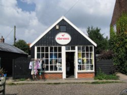 The Pump House on the Village Green. Wallpaper