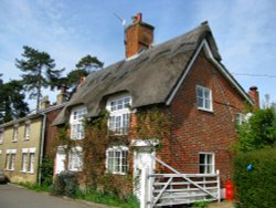 Thatched houses in Peasonhall Wallpaper