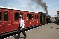 Steam Train about to leave Bodiam Station Wallpaper