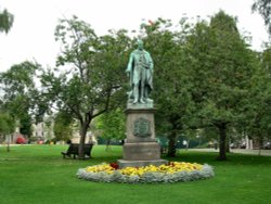 Duke of Wellington Statue near the Cathedral. Wallpaper