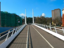 Millenium Bridge. Wallpaper