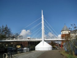 Millenium Bridge. Wallpaper