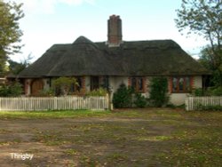 Thatched house in Thrigby Wallpaper