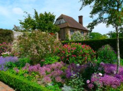 Sissinghurst Castle Gardens Wallpaper