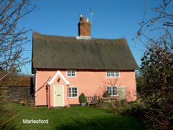 Thatched cottage Wallpaper