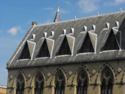 Blue sky over the Natural History Museum building Wallpaper