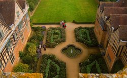 Coughton Court garden Wallpaper