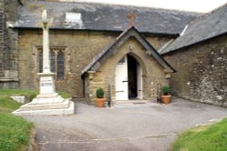 Front entrance to St. Nun's Church. Wallpaper