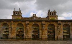 Wall within Blenheim Palace Gardens Wallpaper