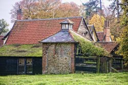 Farm buildings down a Green Lane Wallpaper