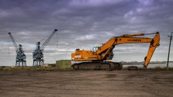 Cranes and digger Wallpaper