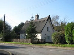 Thatched house in Wortwell Wallpaper
