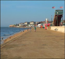 The seafront at Sunny Hunny Wallpaper