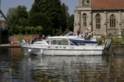 On the Thames Wallpaper