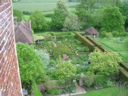 Sissinghurst Castle - Garden Wallpaper