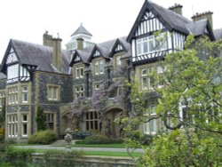 Hall in Bodnant, sadly not open to the public Wallpaper