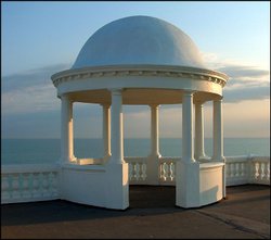 Cupola on the seafront Wallpaper