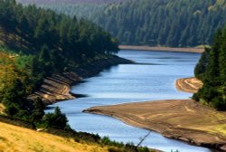 Howden Dam on a dry September 2009 Wallpaper