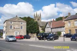 Helmsley - the Church from the central square Wallpaper