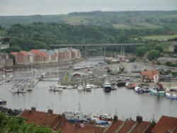 Whitby harbour Wallpaper