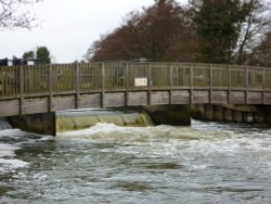 River Waveney Sluice Gates Wallpaper