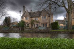 House in Bourton on the Water Wallpaper