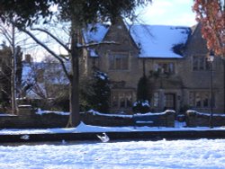 Winter in Bourton on the Water Wallpaper