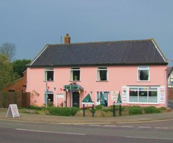 House on the busy five crossroads Wallpaper