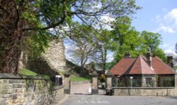 Entrance to Pontefract Castle Wallpaper