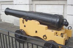 Cannon outside the Town Hall Wallpaper