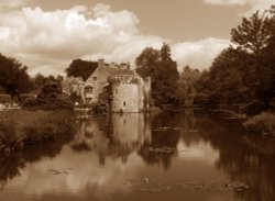 Ye olde moated house Wallpaper