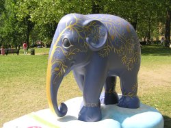 London Elephant Parade, Green Park Wallpaper