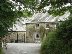 Old pub at Wenford bridge Wallpaper