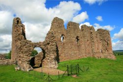 The  Castle at Brough, Cumbria. Wallpaper