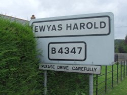 Ewyas Harold, Road sign Wallpaper