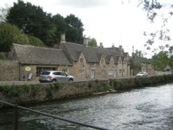 Along the River Coln in Bibury Wallpaper