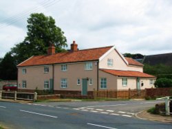 Pink house in Peasonhall Wallpaper