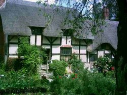 Stratford upon Avon - Anne Hathaway's Cottage in Bloom - Part 2 Wallpaper