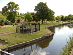 Park and canals in Droitwich Wallpaper