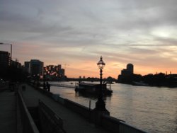 Evening view of River Thames Wallpaper