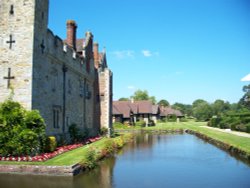 Hever-The Moat Wallpaper